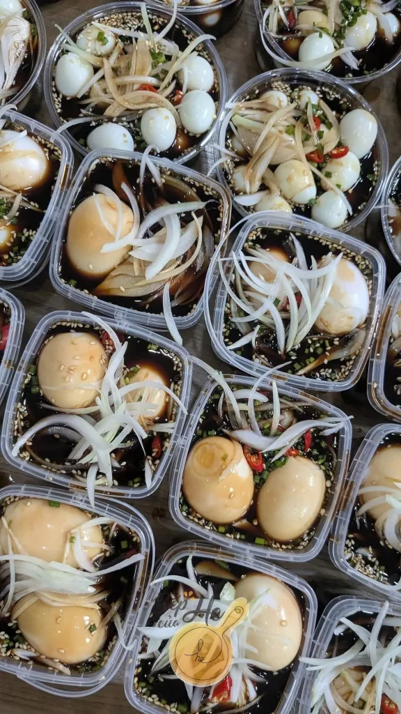 Hột vịt ngâm tương đóng hộp